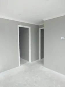 معلم العوازل والدهانات والترميم في حي الديرة والبطحاء